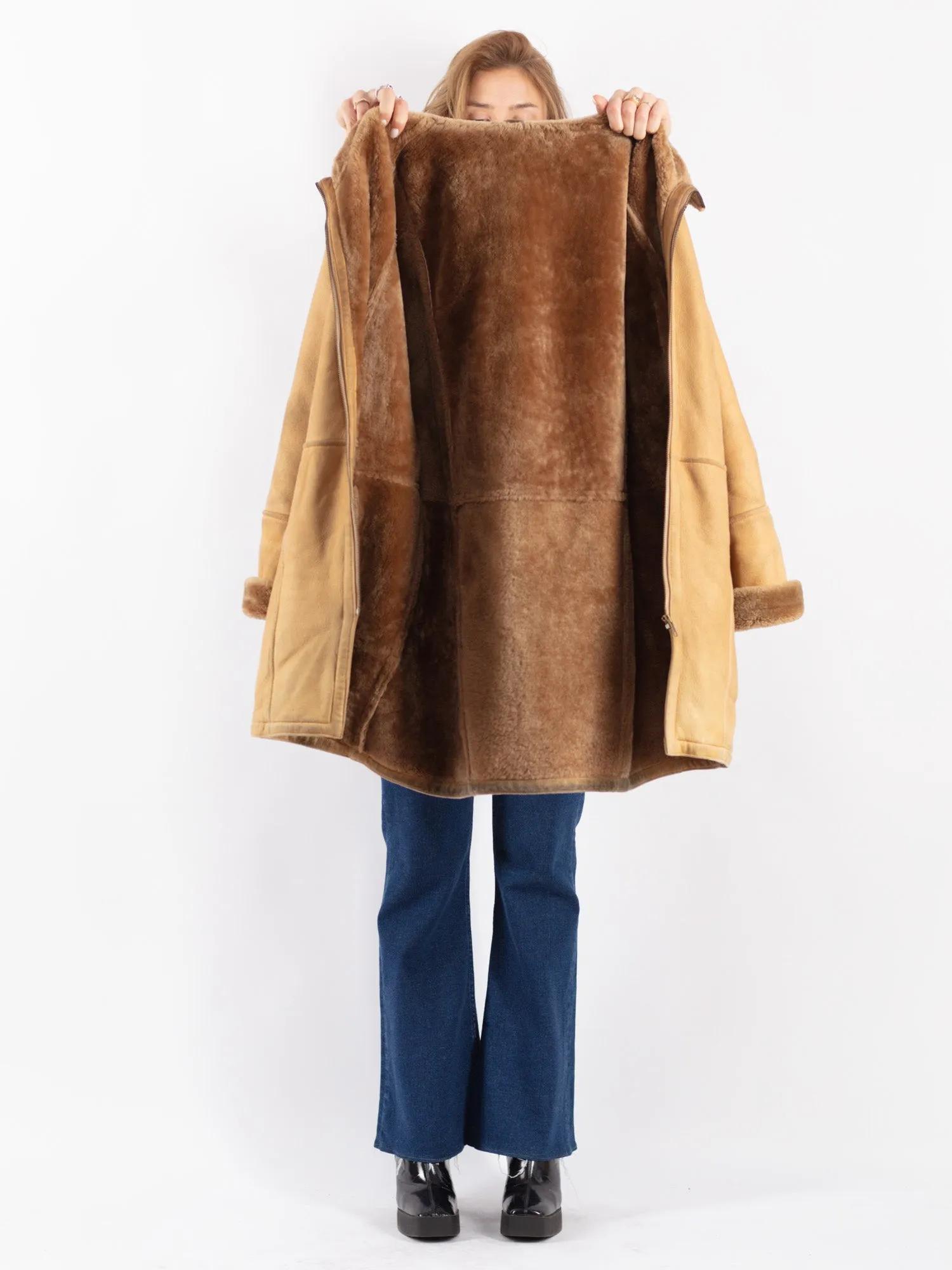 Vintage 90's Women Hooded Sheepskin Coat in Beige