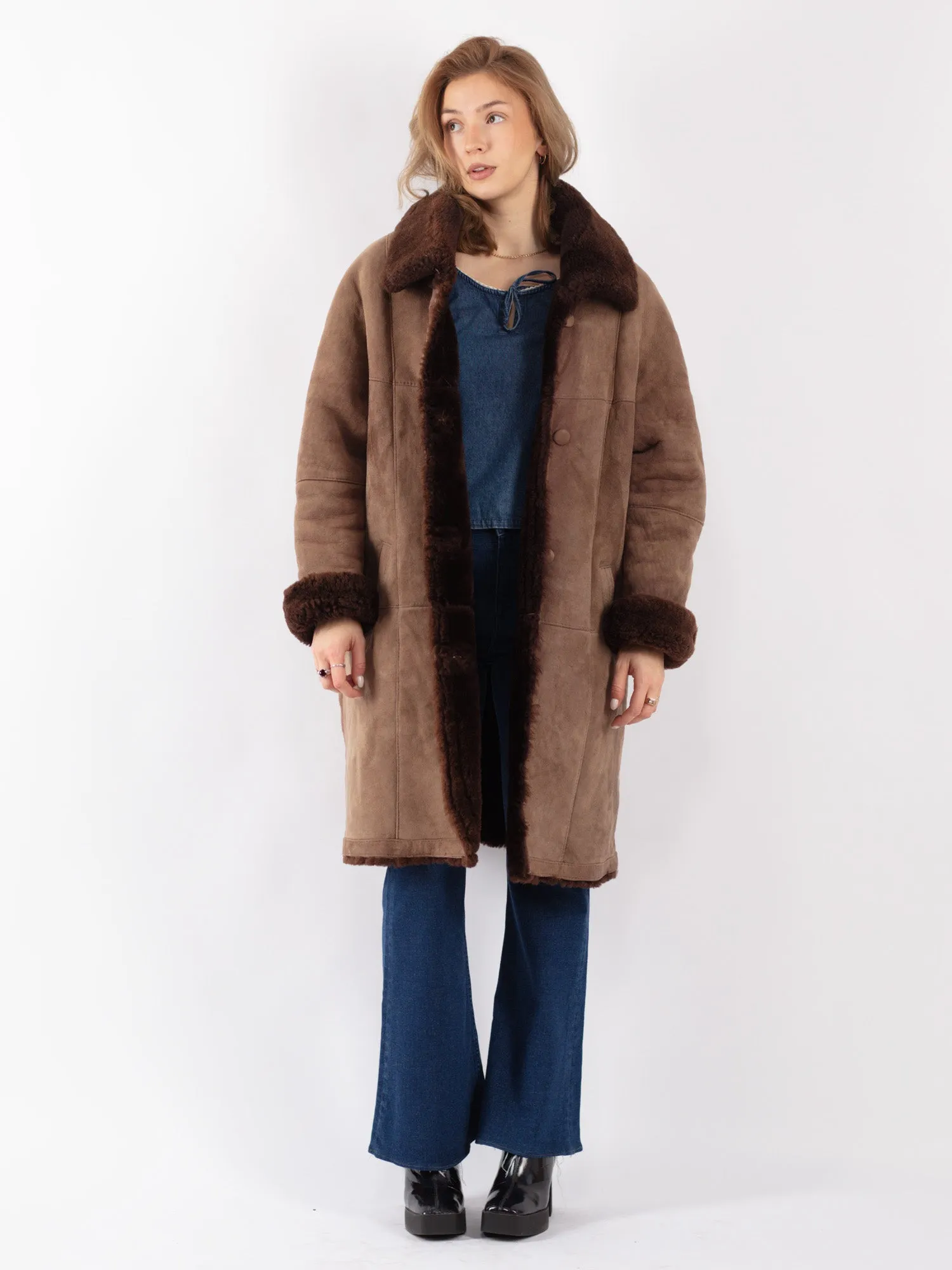 Vintage 90's Women Oversized Sheepskin Coat in Brown