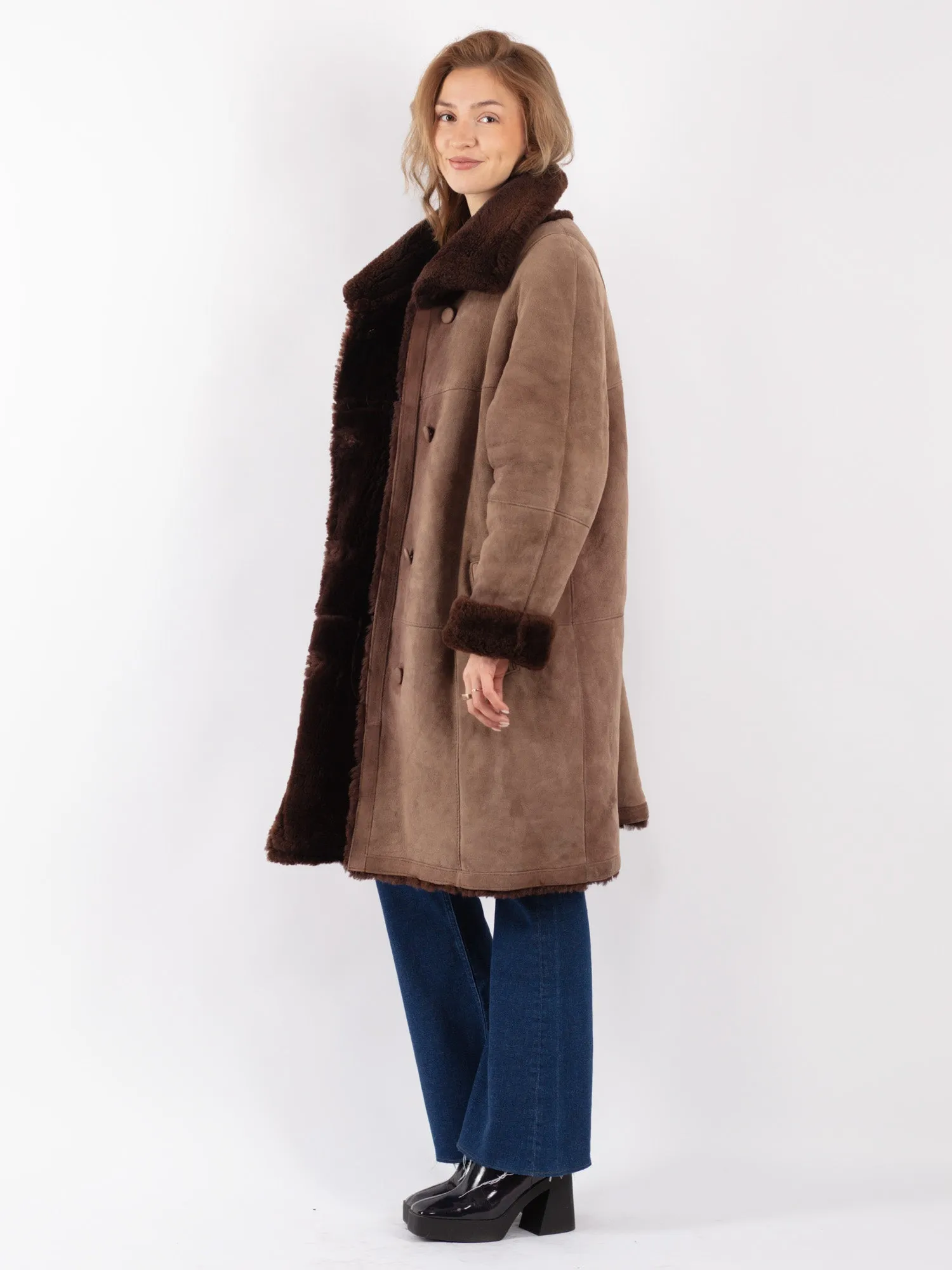 Vintage 90's Women Oversized Sheepskin Coat in Brown