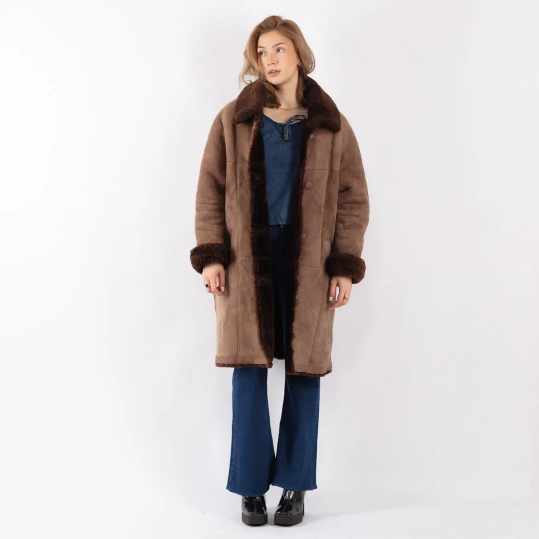 Vintage 90's Women Oversized Sheepskin Coat in Brown